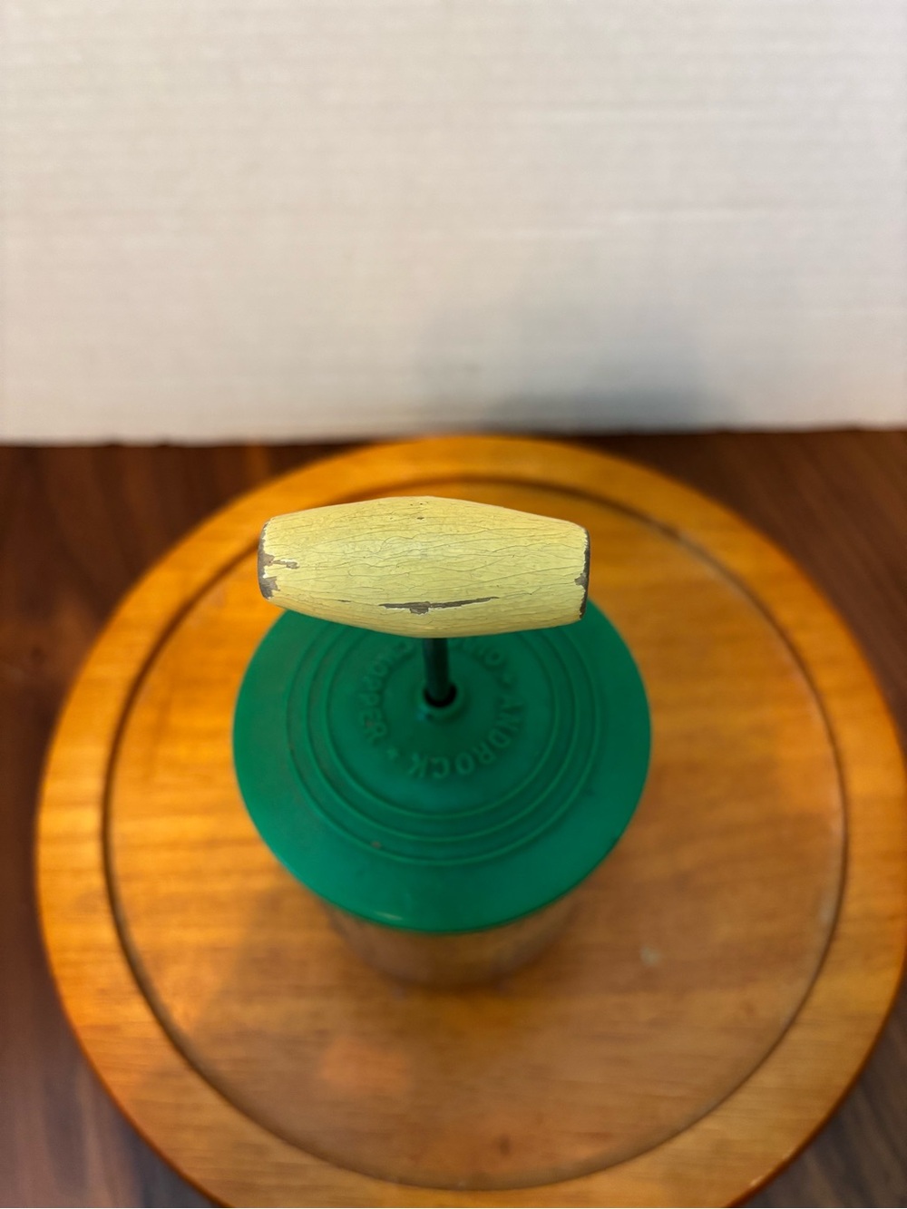 Vintage ANDROCK Handheld Onion Chopper with Green Lid & Yellow Handle Glass Jar - Picture 3 of 6